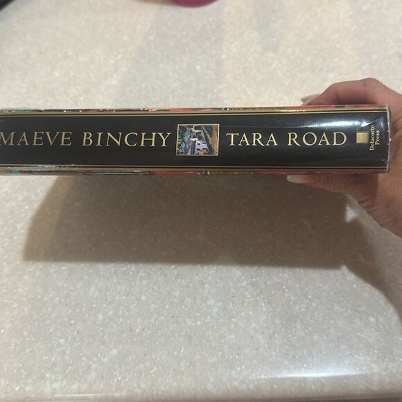 “Tara Road” by Maeve Binchy - Picture 3 of 7